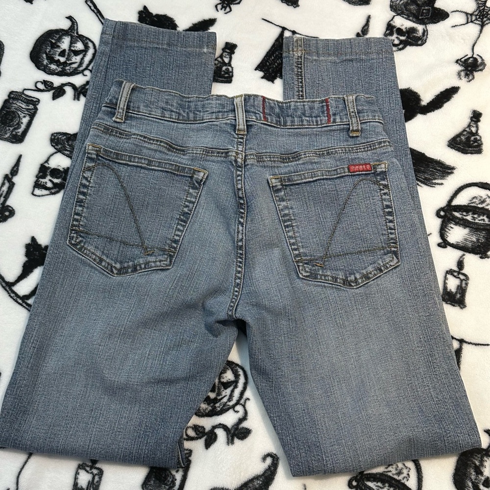 GUESS vintage women's lightwash skinny jeans, W28.